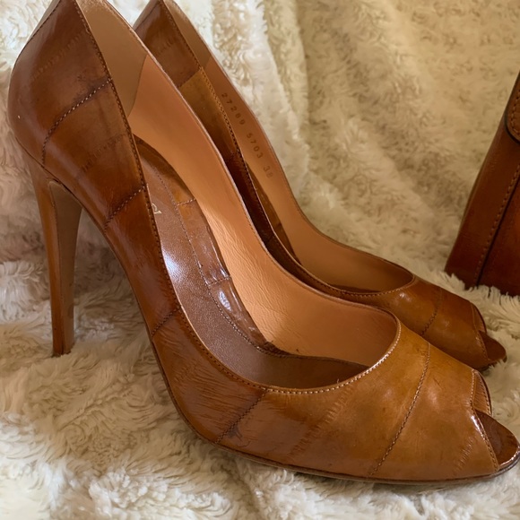 Classic Sergio Rossi heel with matching purse. - Picture 4 of 9